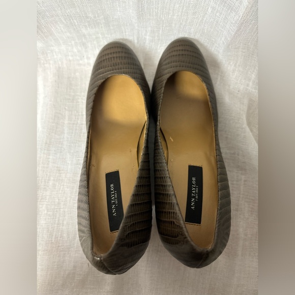 Ann Taylor Platform Wedges Kamela Exotic Embossed Leather Wedges SZ 7 - Picture 4 of 9